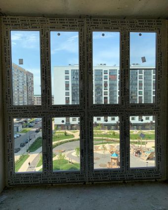 французское остекление балкона с глухими вставками